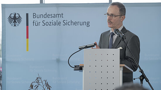 Dr. Thomas Steffen, Staatssekretär im Bundesministerium für Gesundheit, bei seiner Rede